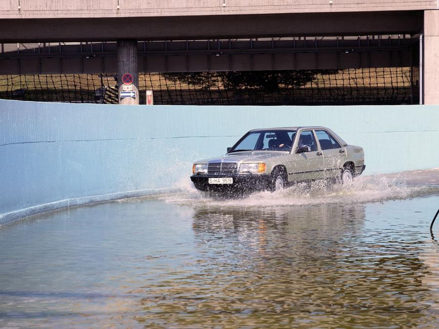  Mercedes-Benz 190 D 1983 года  (фото 15 из 15)